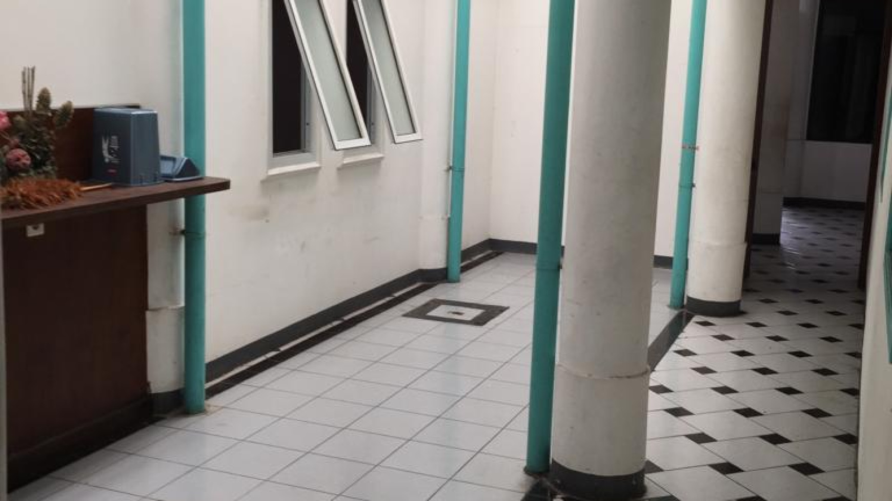 Rumah / Kantor 9 Ruang Kerja di Palmerah, Slipi, Jakarta Barat 