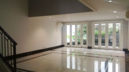 Disewakan Rumah Baru dan Mewah di lokasi di pusat kota kebayoran Baru Jakarta Selatan