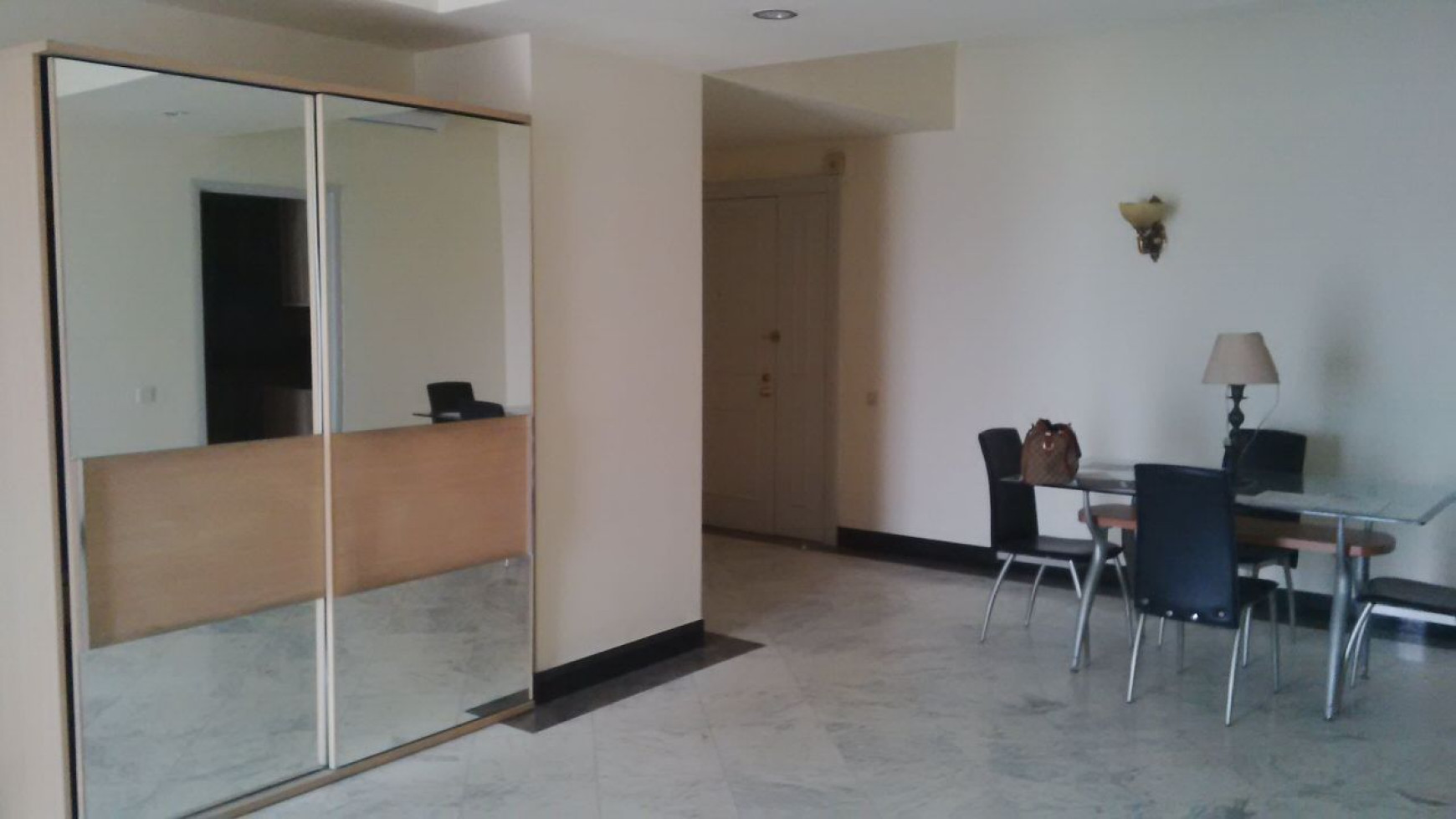 DISEWAKAN EXECUTIVE MENTENG APPARTEMENT 2BR+1 JAKARTA PUSAT