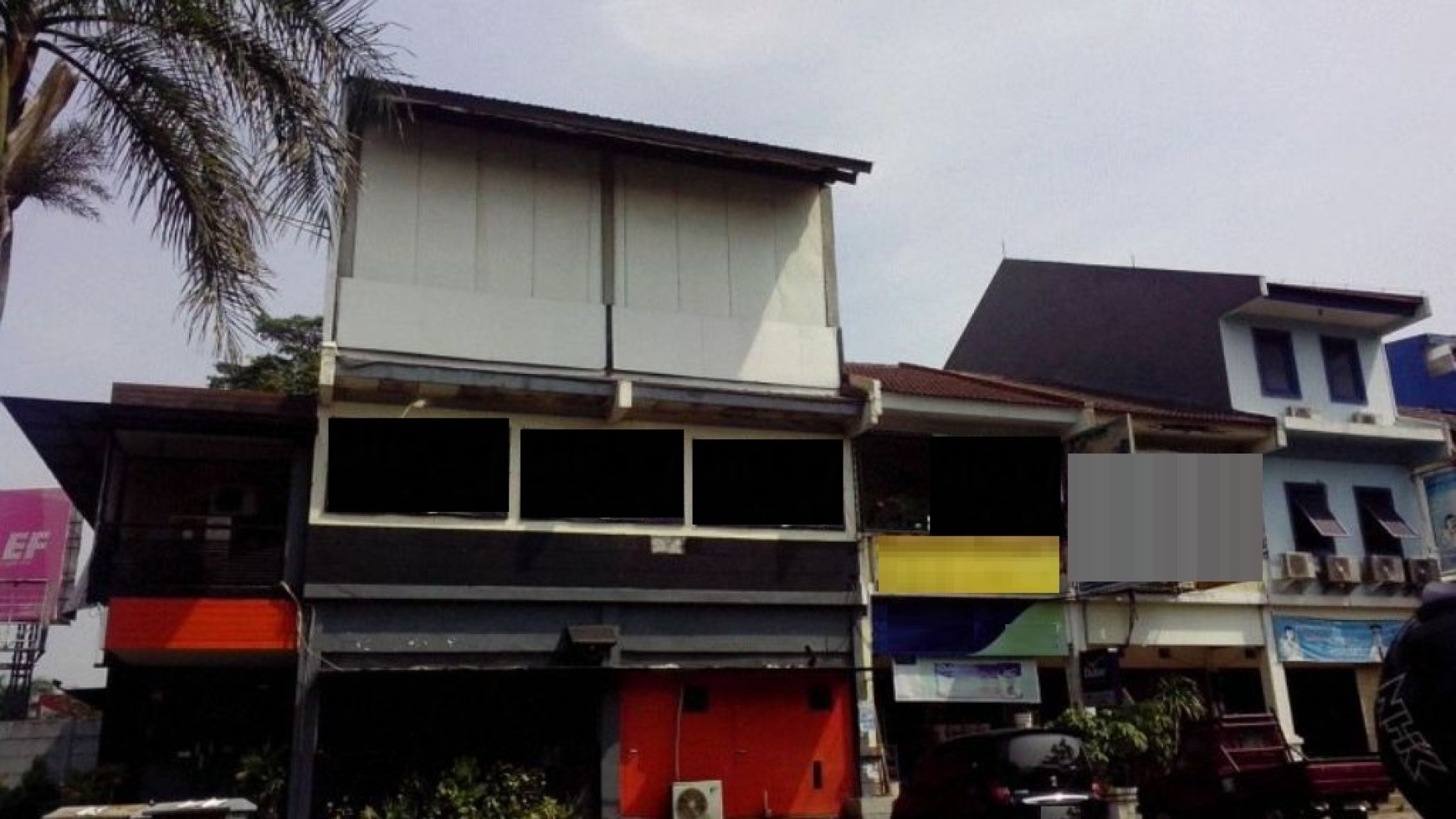 Ruko Pinggir jalan dengan secure Parking Area cocok untuk usaha,berada di Bintaro Sek 3A. ruko siap pakai