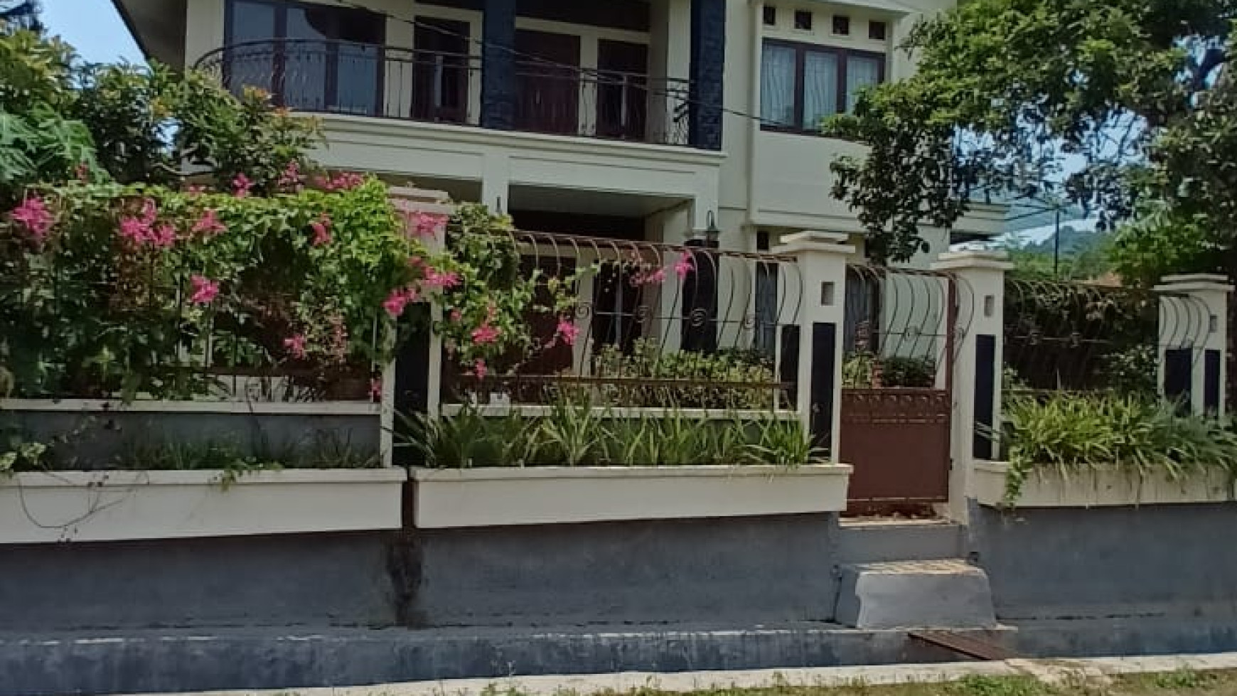 Rumah mewah dan luas peruntukan caffe di Pahoman