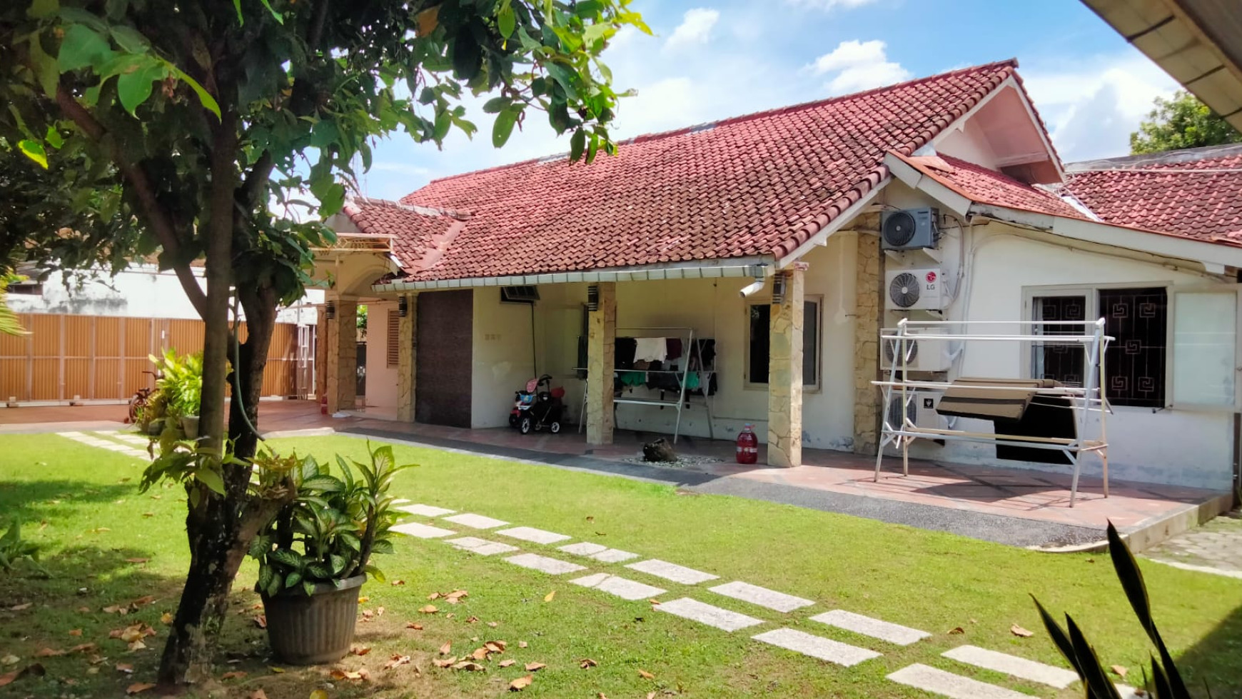 RUMAH DI PERUMAHAN SIDOAKUM GODEAN