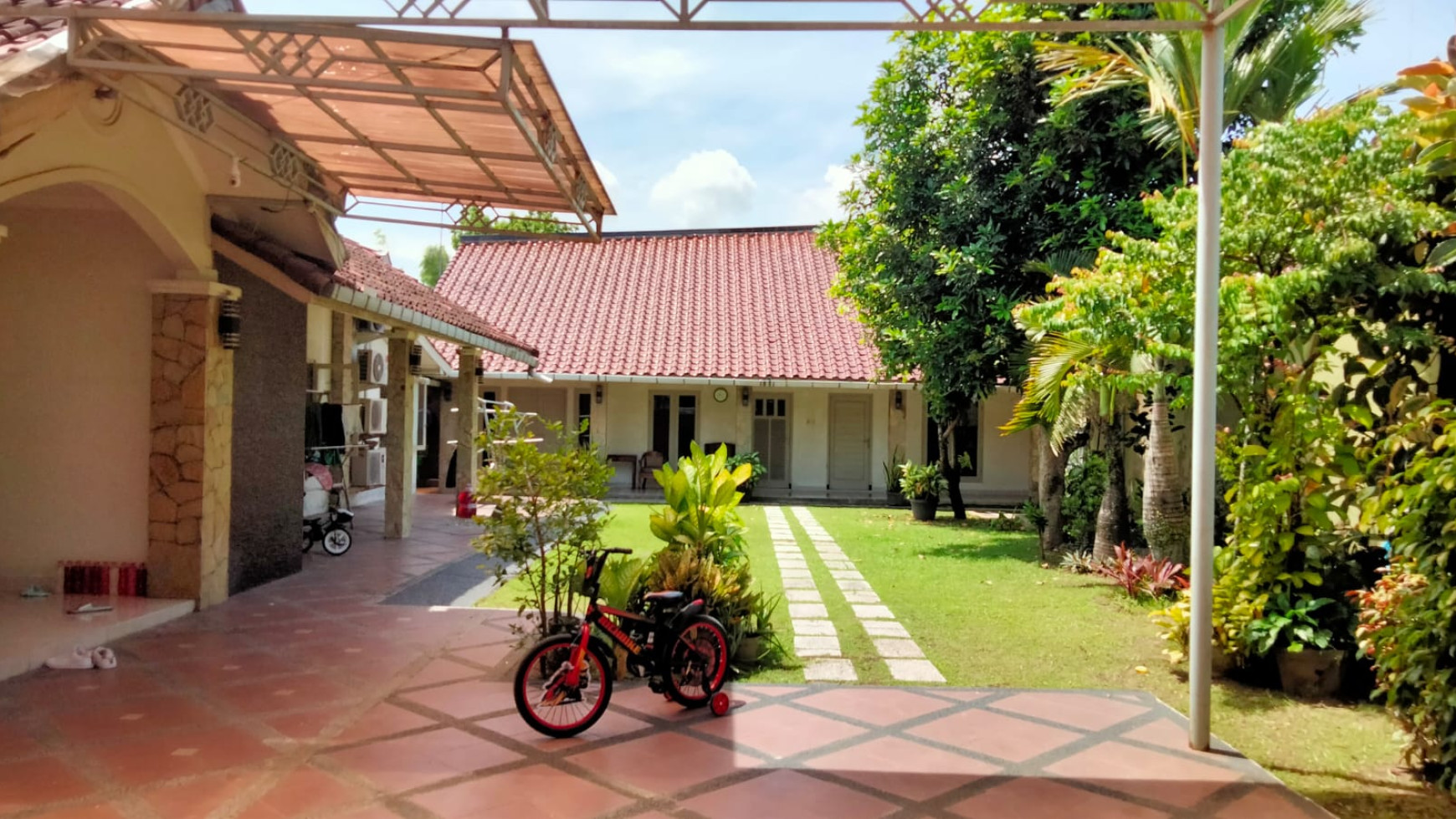 RUMAH DI PERUMAHAN SIDOAKUM GODEAN