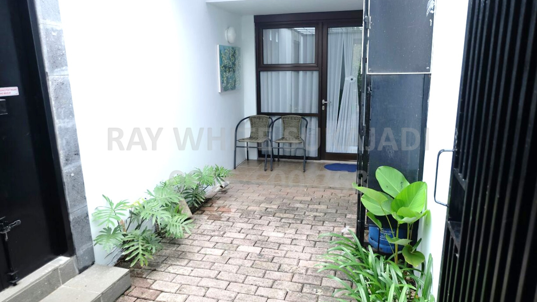 Dijual Rumah Tinggal Furnished di Cluster Setraduta Sariwangi