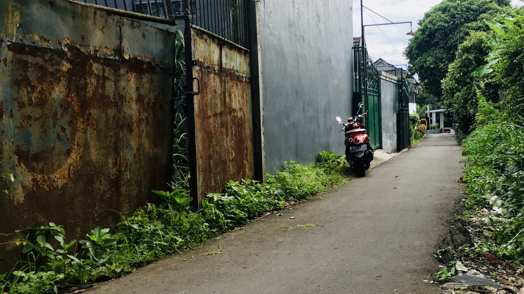 SEBIDANG TANAH DI CIPUTAT