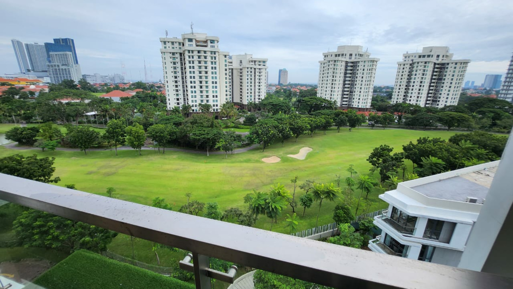 Disewakan Apartemen The Rosebay 3 Bedroom GOLF view + PRIVATE Balkony - Graha Famili Surabaya