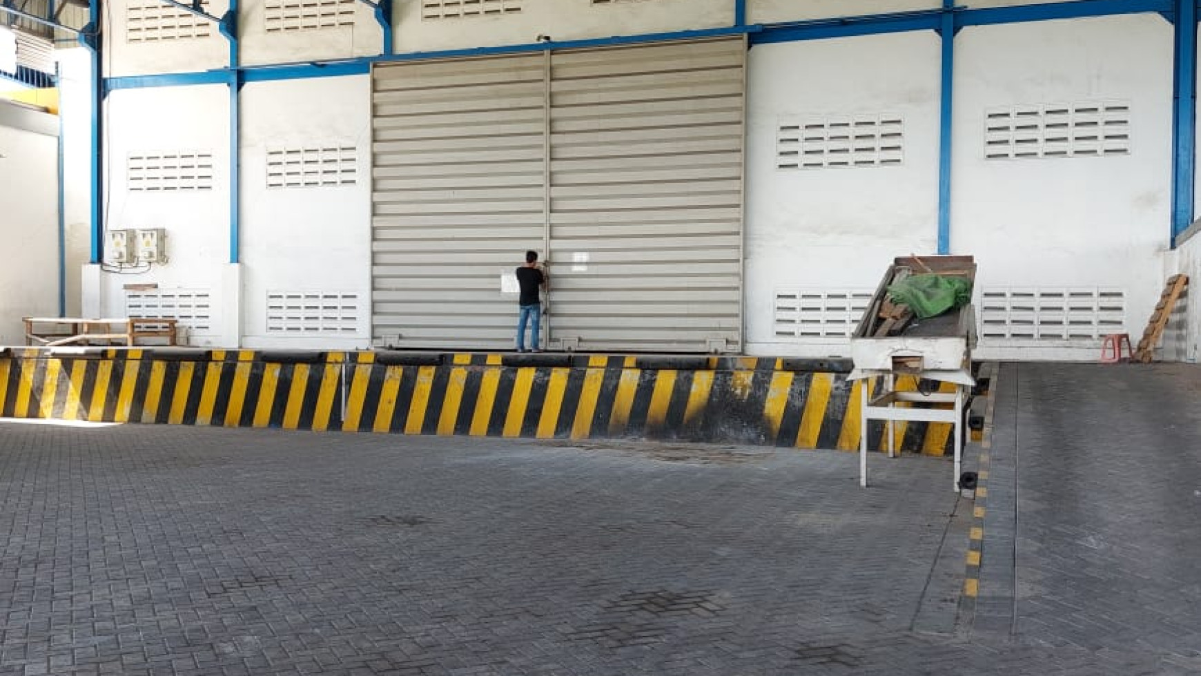 Disewakan Gudang Sentral Mutiara Margomulyo Permai Surabaya +area  Loading Dock +  Akses Kontainer Semua Ukuran