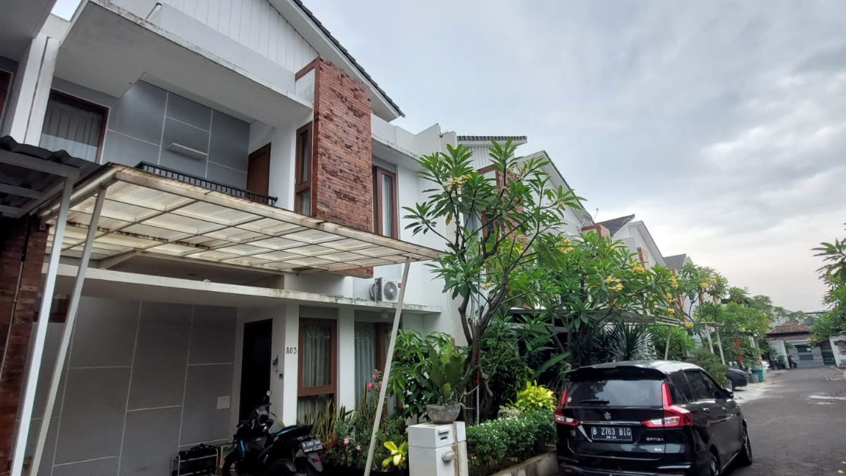 Dijual Joglo TownHouse Kembangan 