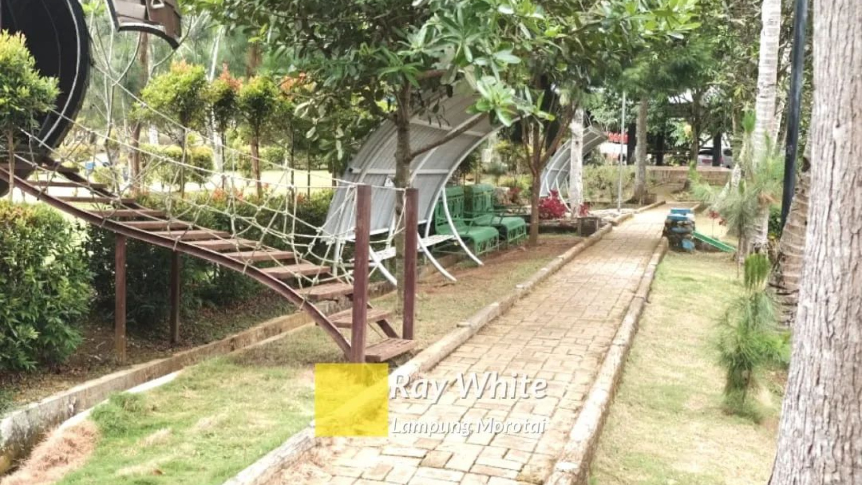 Dijual Villa dan Taman Rekreasi Hampir 5 Hektar