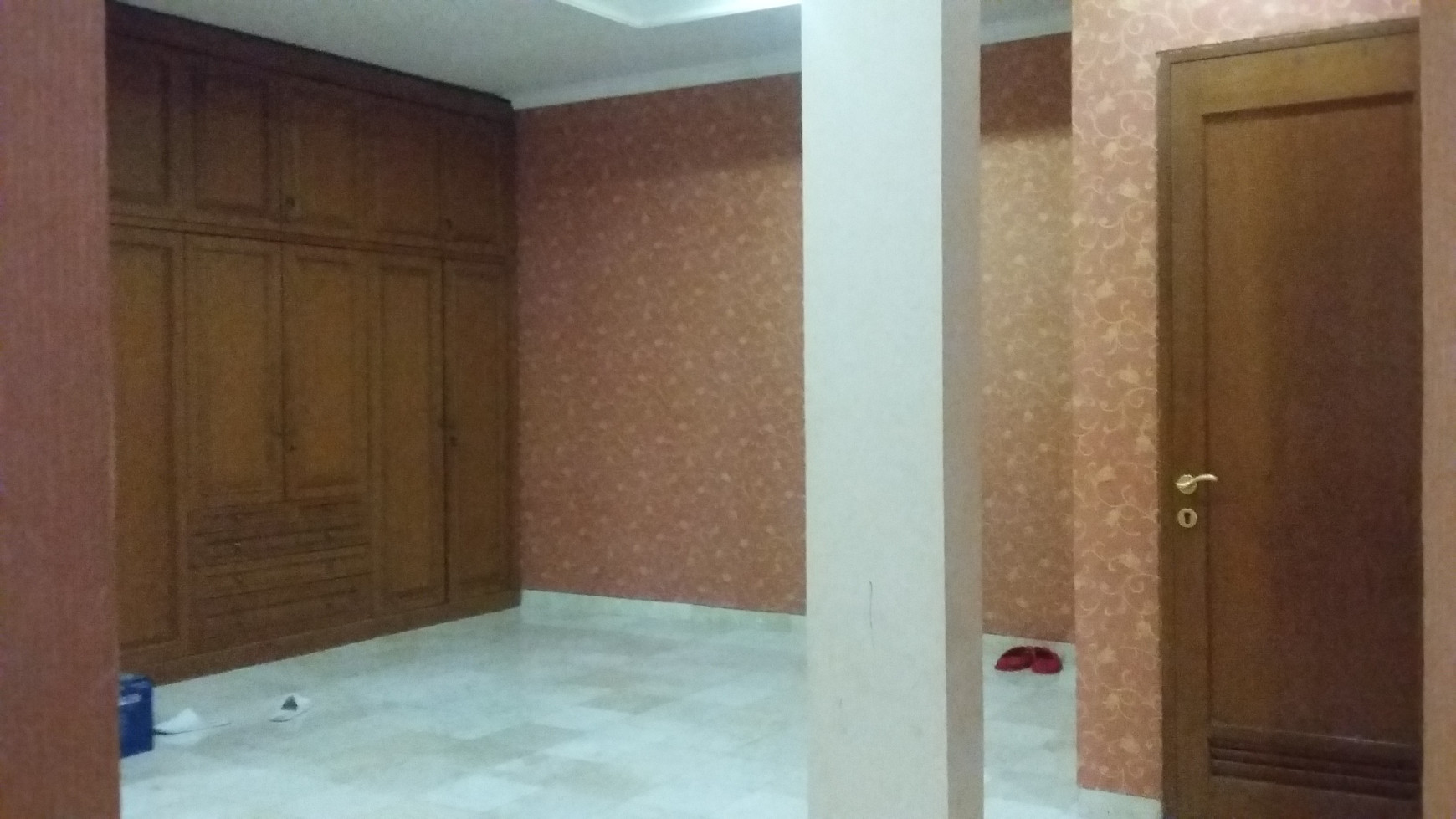 Rumah Halaman Luas,siap huni di Sektor 6 Bintaro Jaya