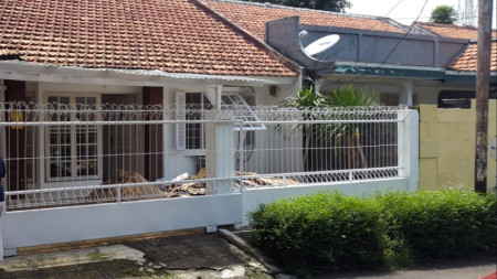 Rumah Bagus Di Jl Merak Bintaro Jaya Sektor 1