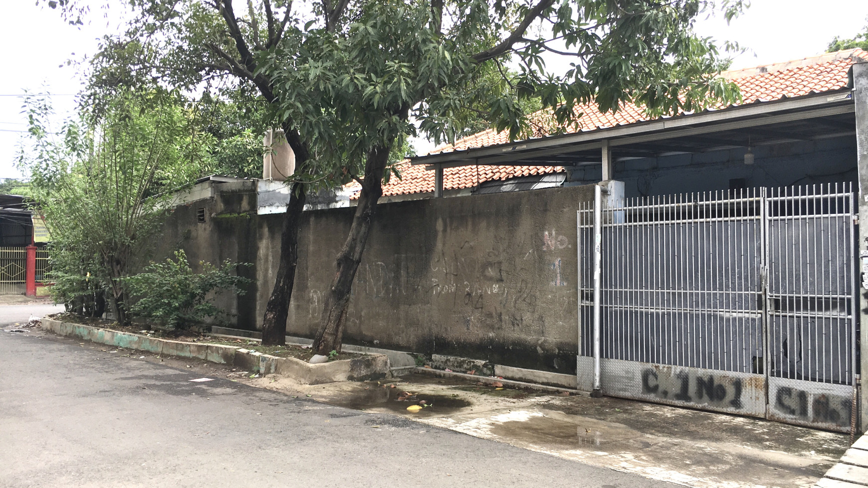 DIJUAL RUMAH HOOK DI CENGKARENG BARAT