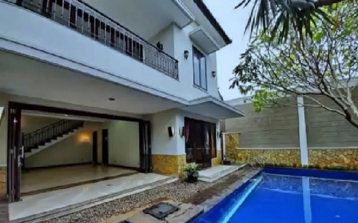 DIJUAL RUMAH MEWAH DI KEMANG TIMUR