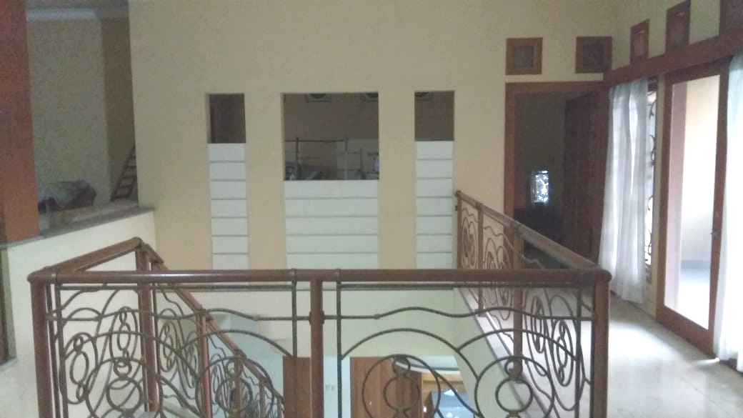 Rumah villa serpong jual cepat