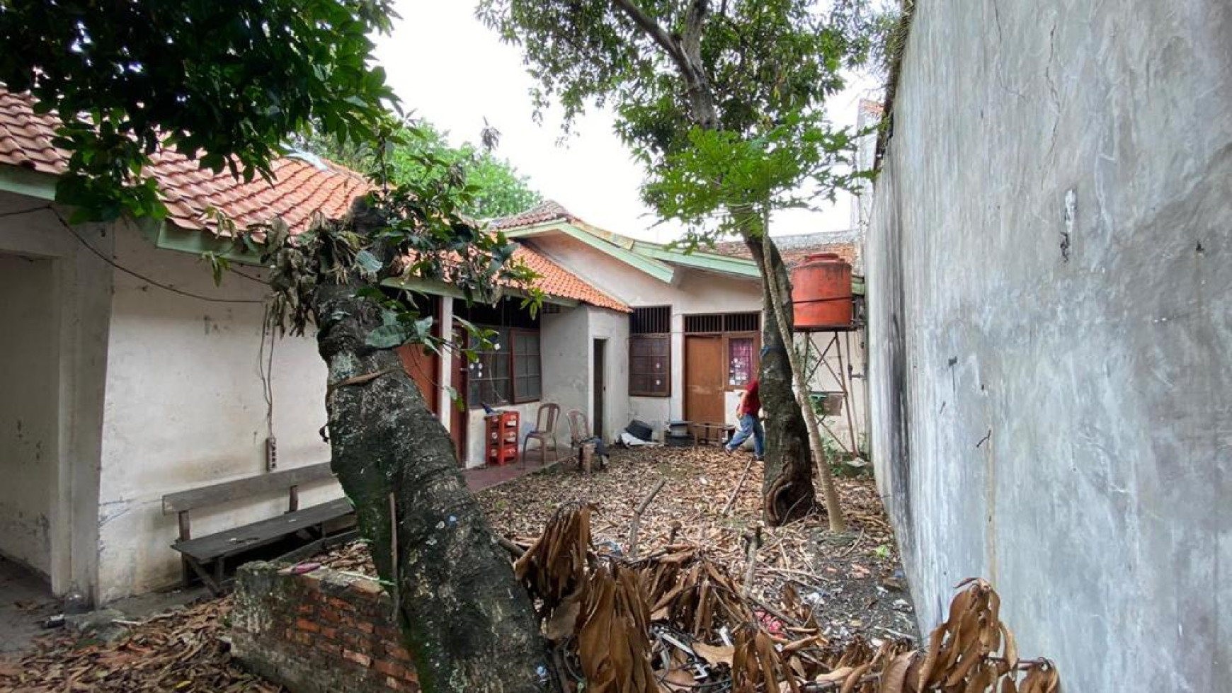 DIjual Rumah tua hitung tanah daerah karawaci