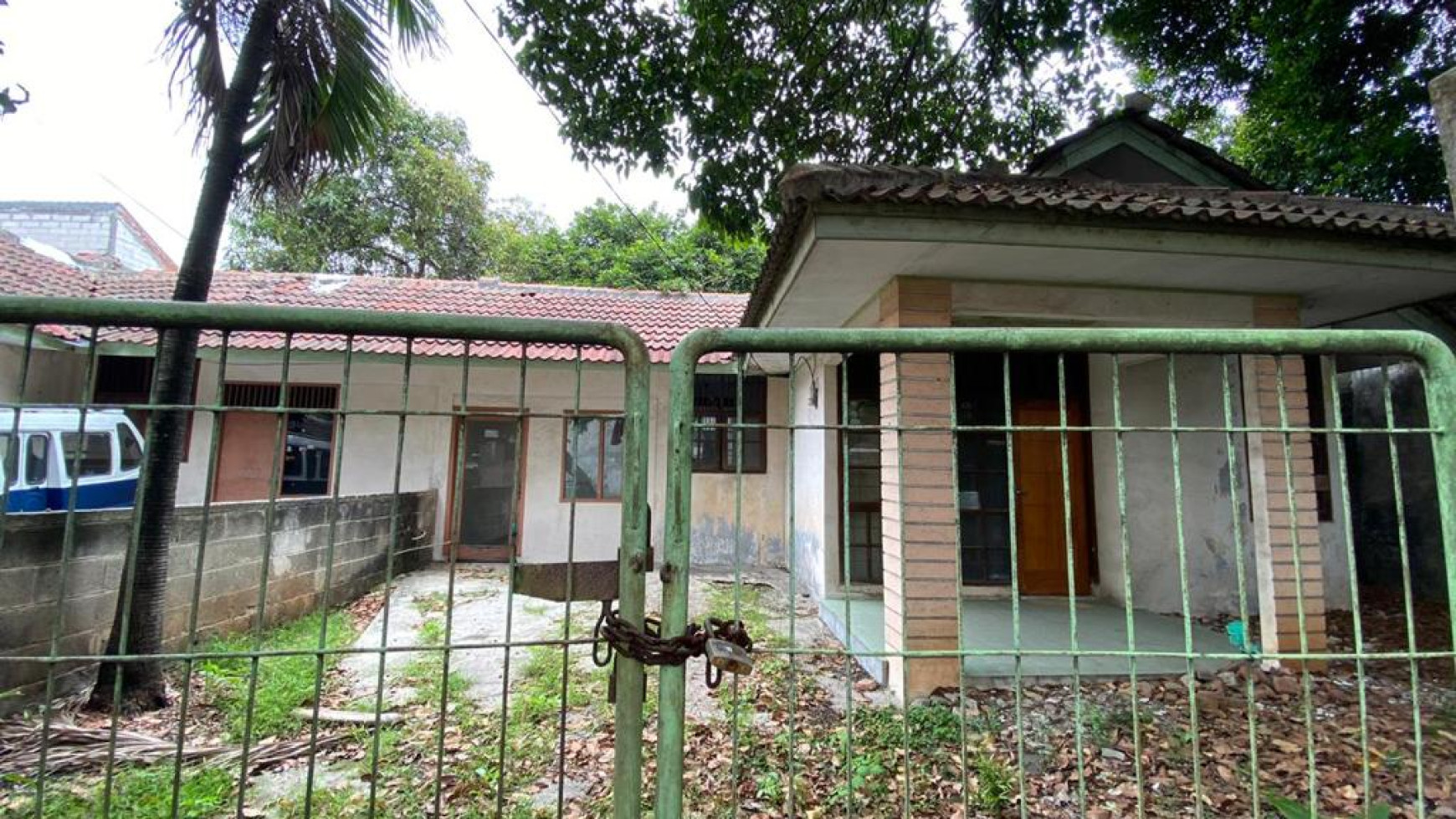 DIjual Rumah tua hitung tanah daerah karawaci