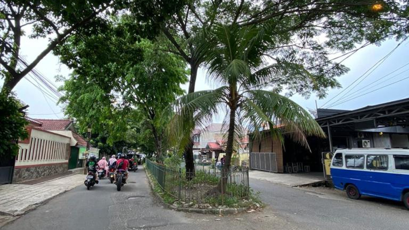 DIjual Rumah tua hitung tanah daerah karawaci