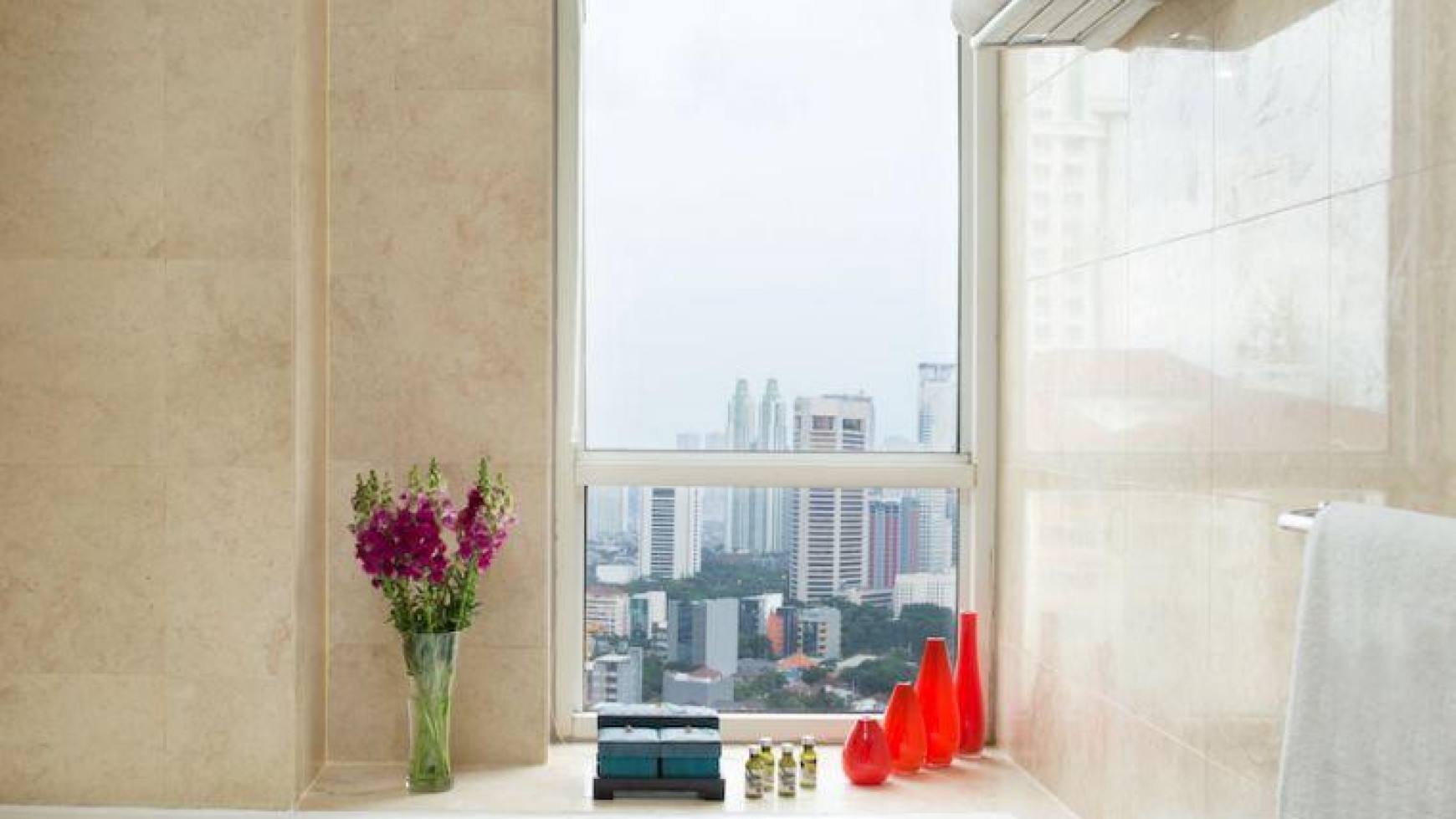 Disewakan apartemen Somerset Berlian 3 Br Permata Hijau