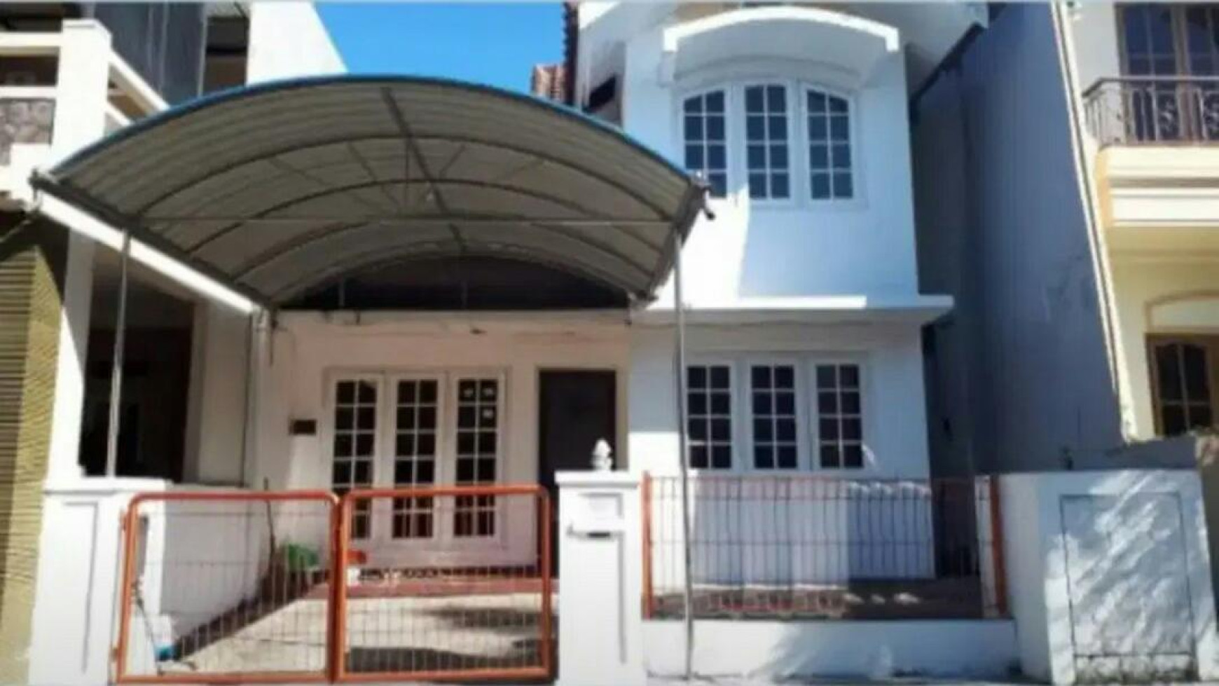 dijual rumah murah Pakuwon Indah villa Valencia