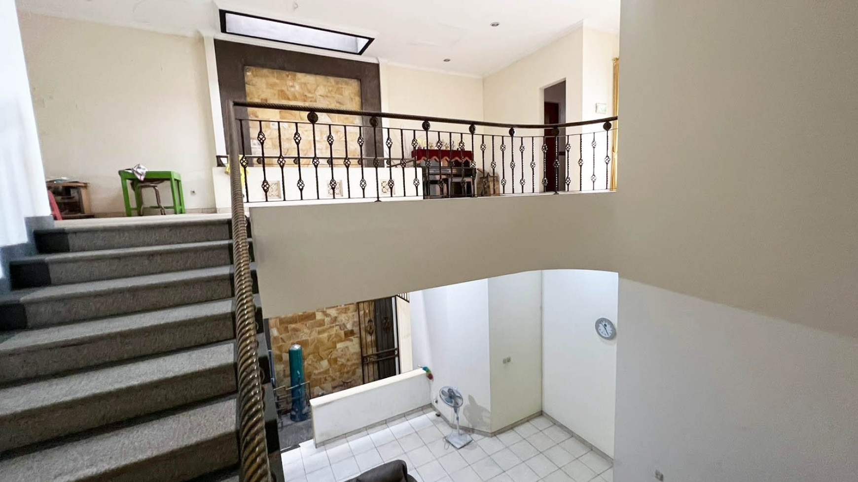 Rumah di Pondok Mutiara Sidoarjo, 2 Lantai, Semi Furnished, Lingkungan Elite, dekat Pintu Tol Sidoarjo, dekat Mall, Hotel, RS dsb