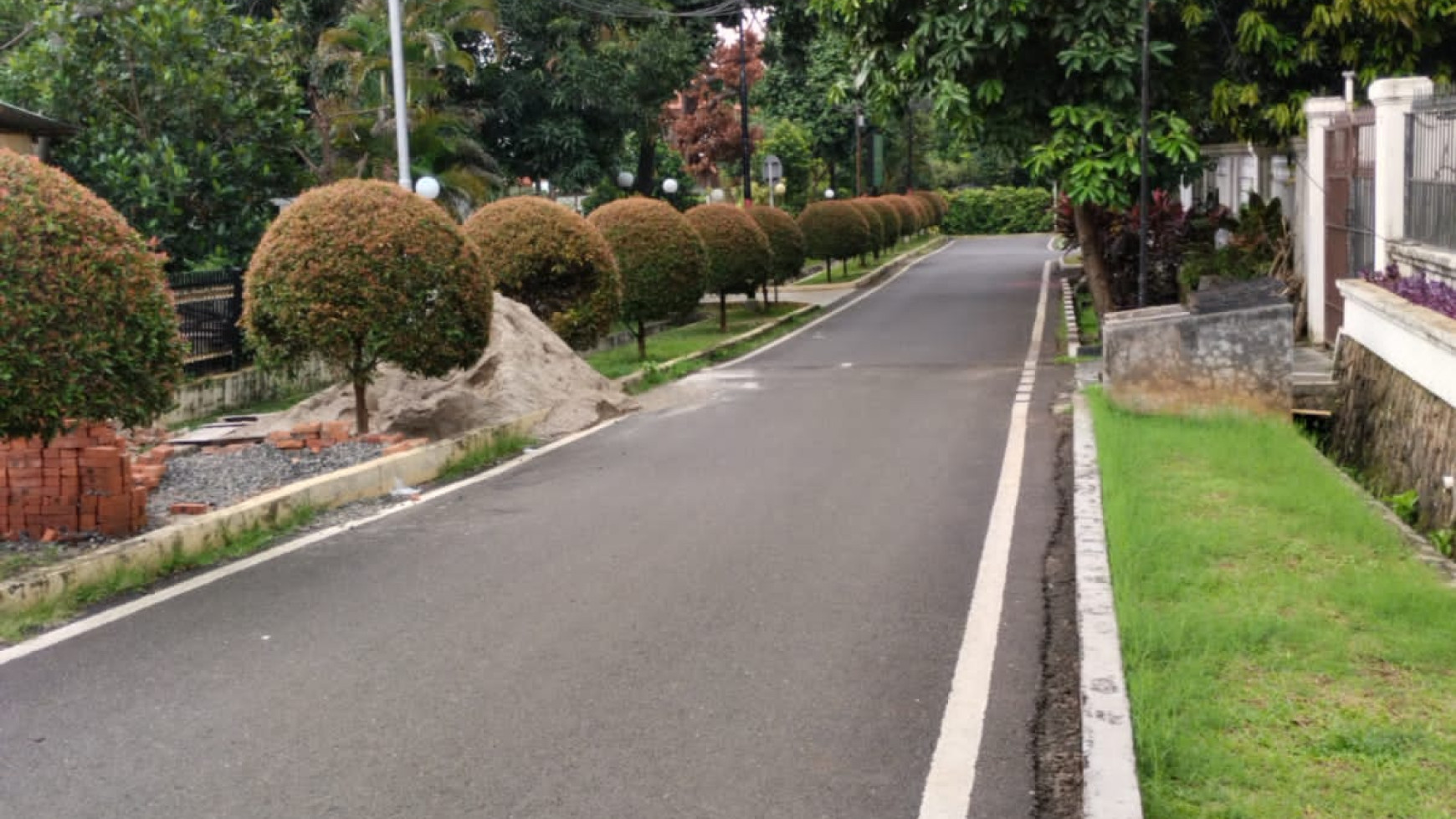 Rumah Bagus Di Komp TNI AU Jatiwaringin Bekasi.