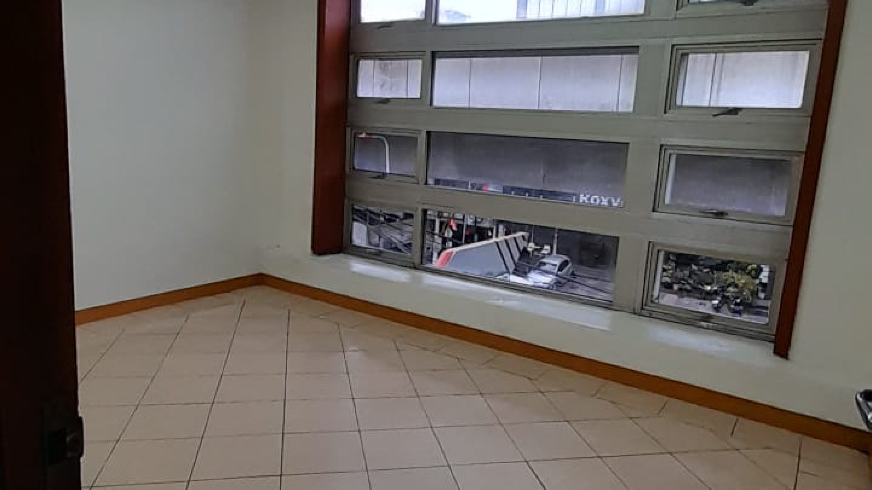 Ruko depan jalan besar Cocok Untuk Kantor/ usaha  di Panglima Polim Raya , Kebayoran Baru, Jakarta Selatan. 