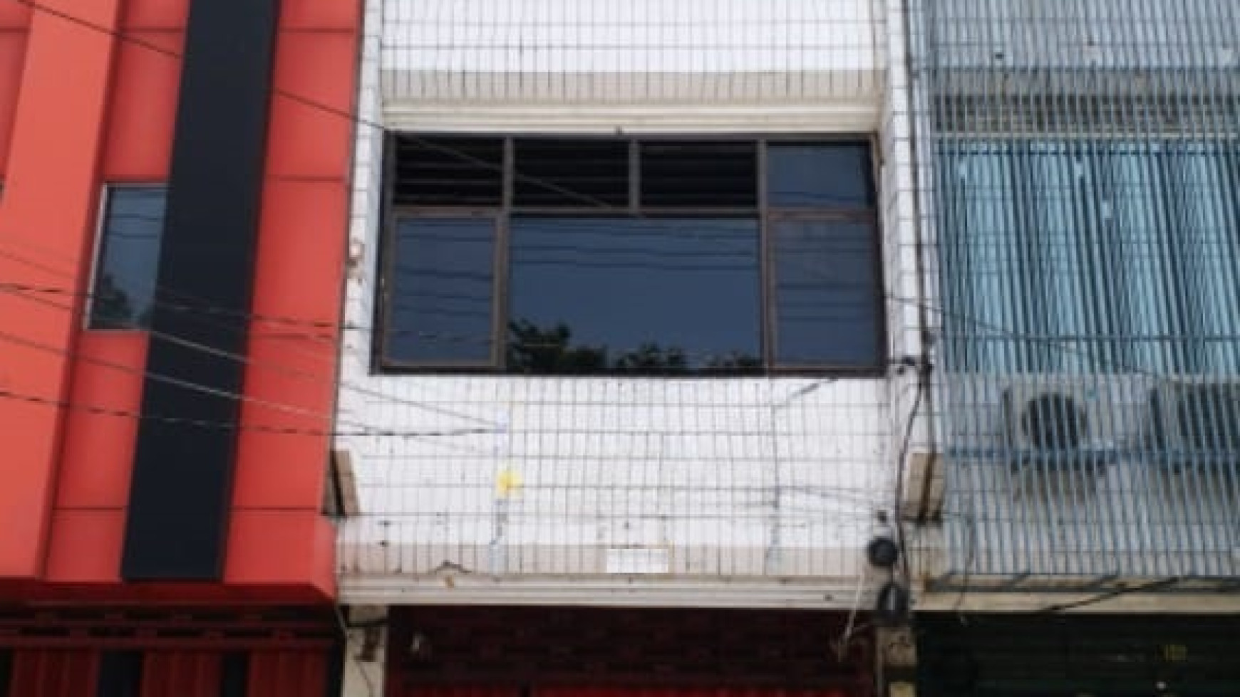 Disewakan Ruko 3 lantai di Jalan Raya Dharmahusada Surabaya