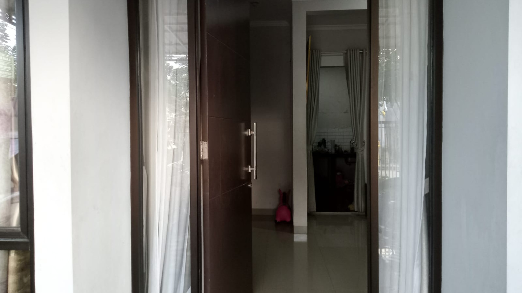 Rumah Modern Minimalis 4 Kamar Di Graha Laras Sentul Jawa Barat