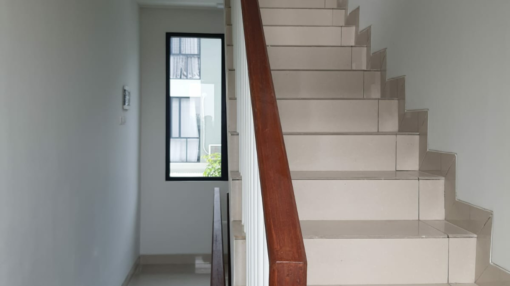 Dijual Rumah Baru Royal Residence Serenade Wiyung Surabaya- 3 K.Tidur - 3 Lantai - SHM