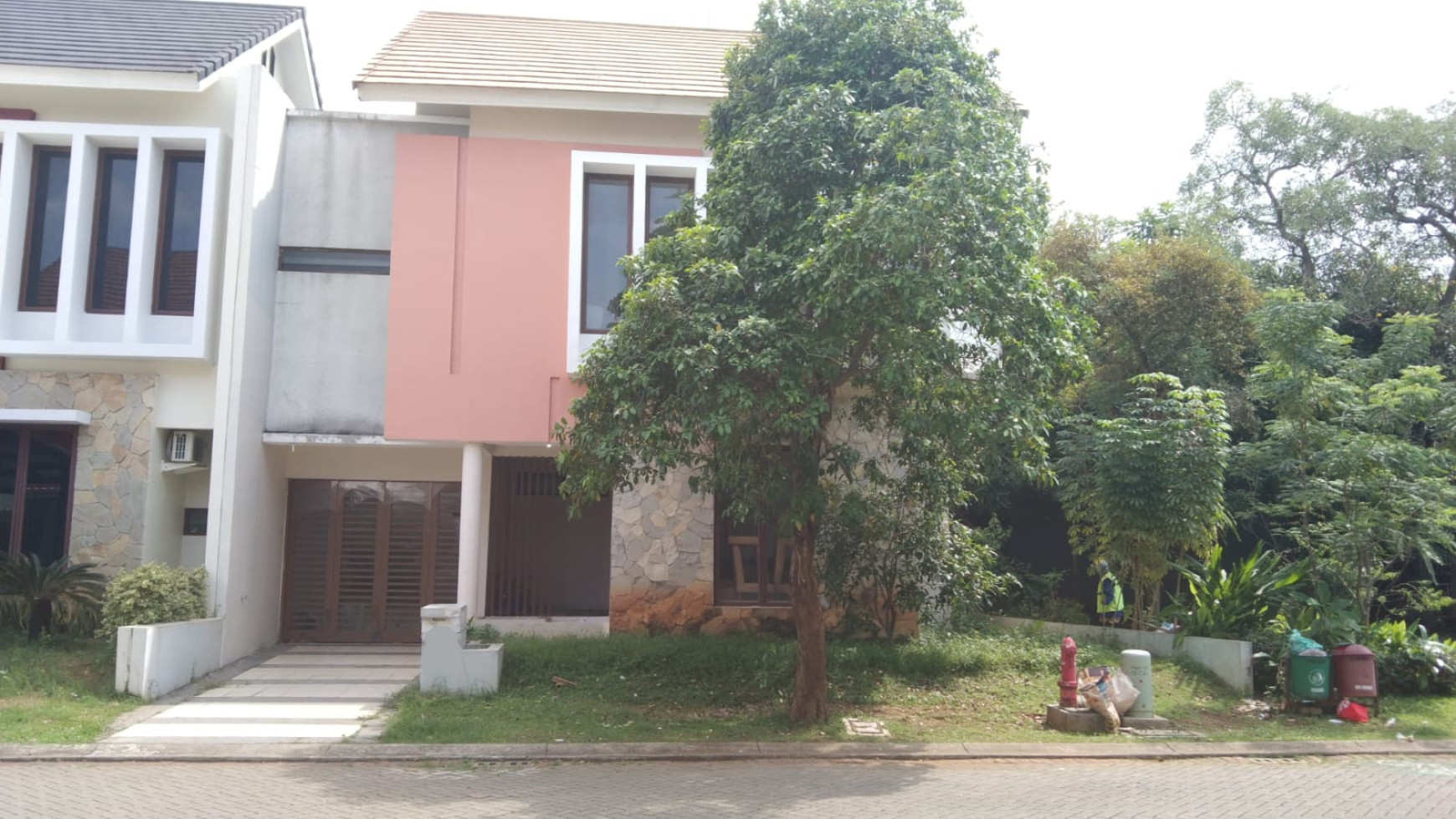 Rumah minimalis siap huni di discovery bintaro