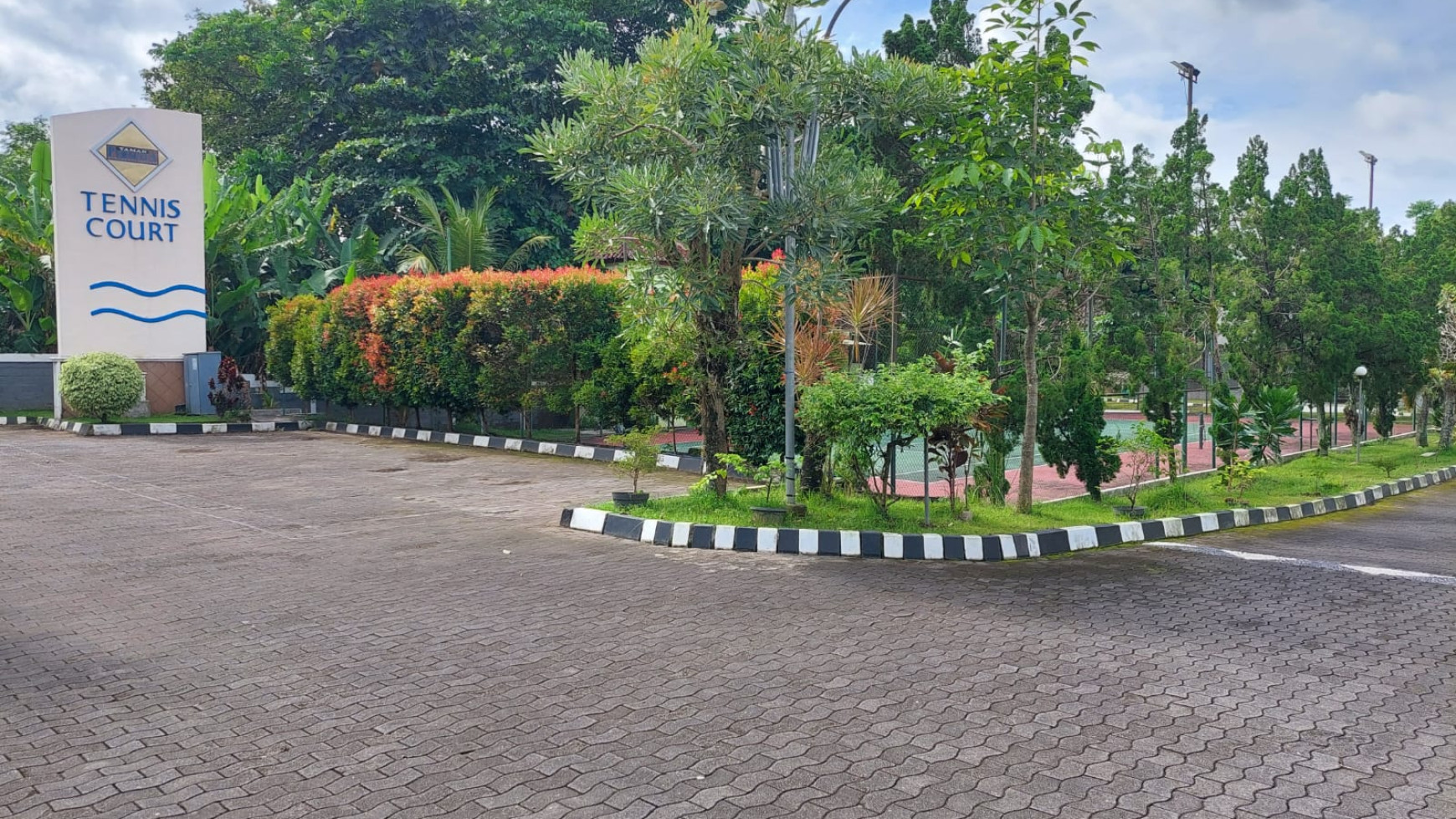 RUMAH DI PERUMAHAN TAMAN PERMATA RESIDENT 