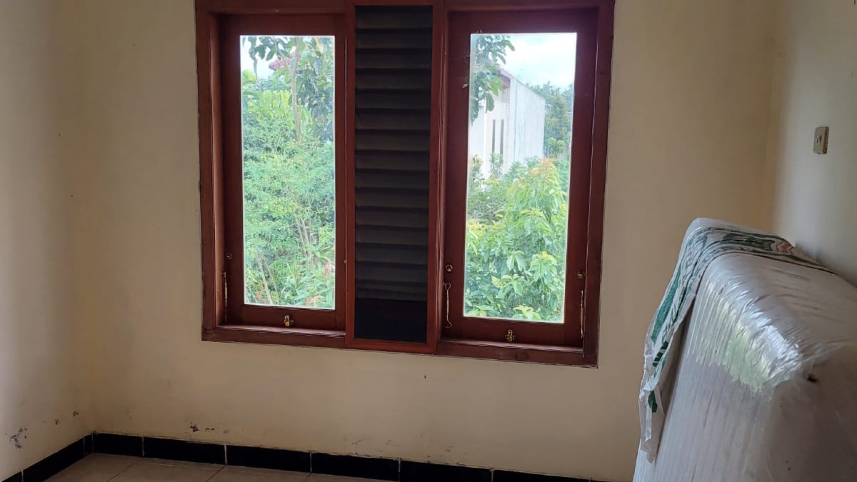 RUMAH DI PERUMAHAN TAMAN PERMATA RESIDENT 