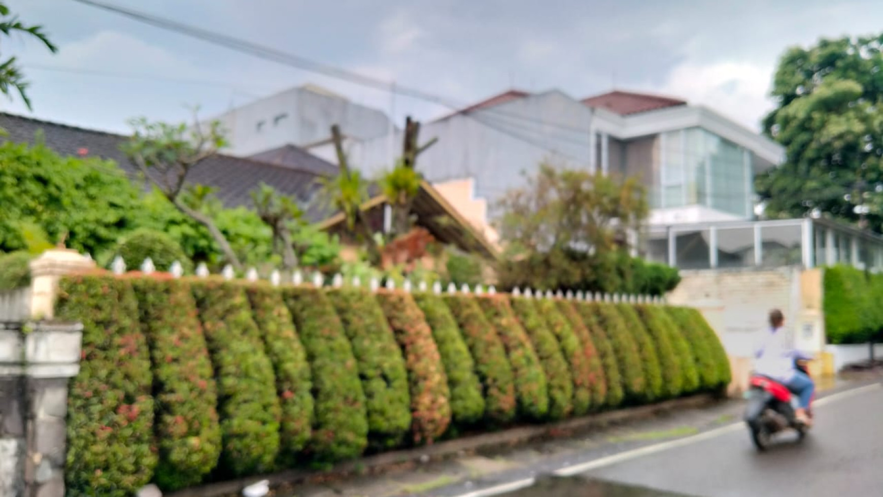 Rumah Lux di Mainroad Sarijadi Raya, Bandung