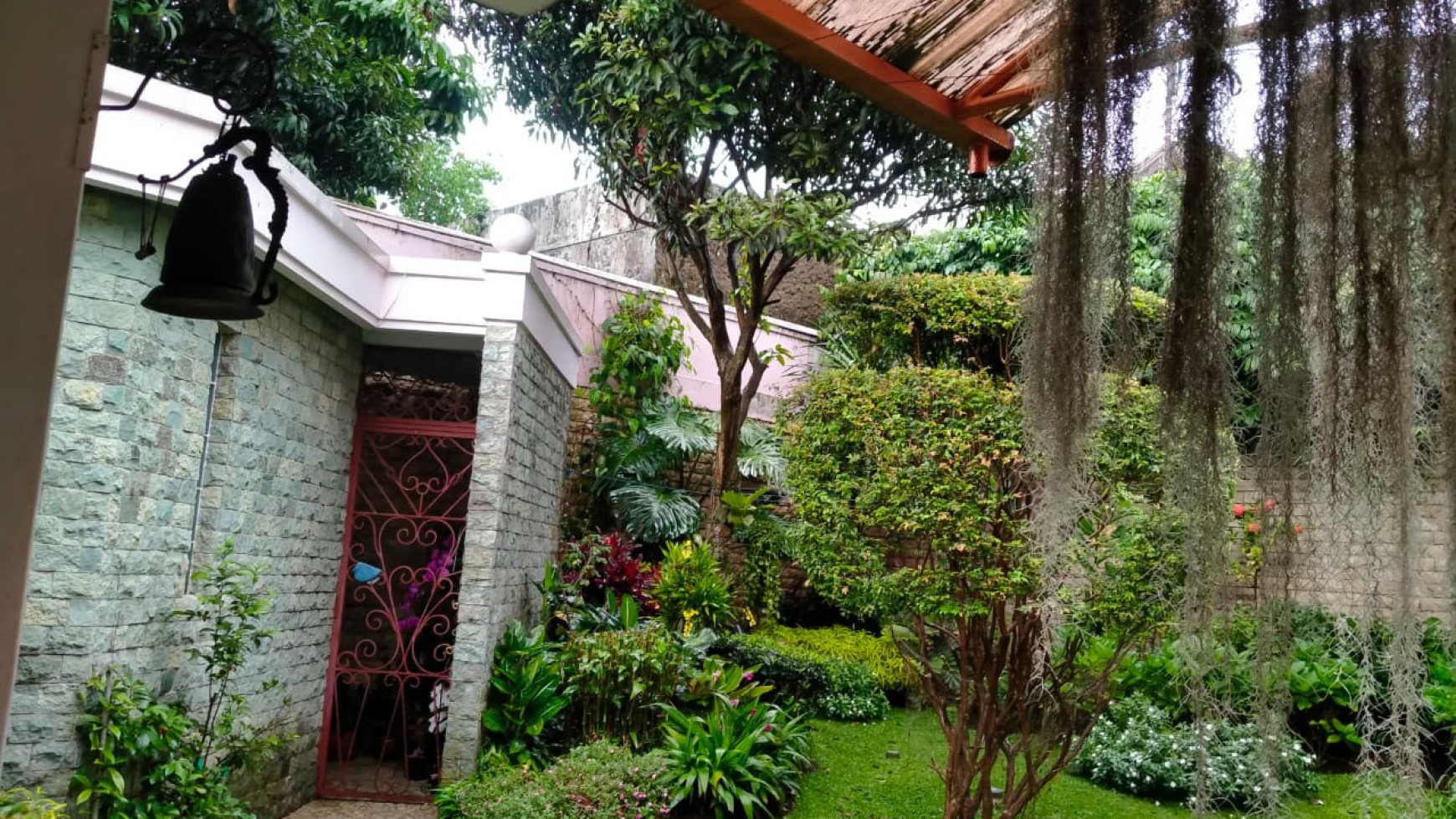 Rumah Lux di Mainroad Sarijadi Raya, Bandung