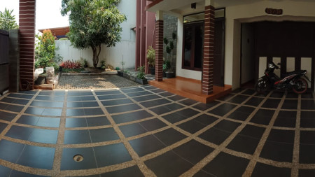 Rumah Terawat di Komplek Taman Kopo Indah, Bandung