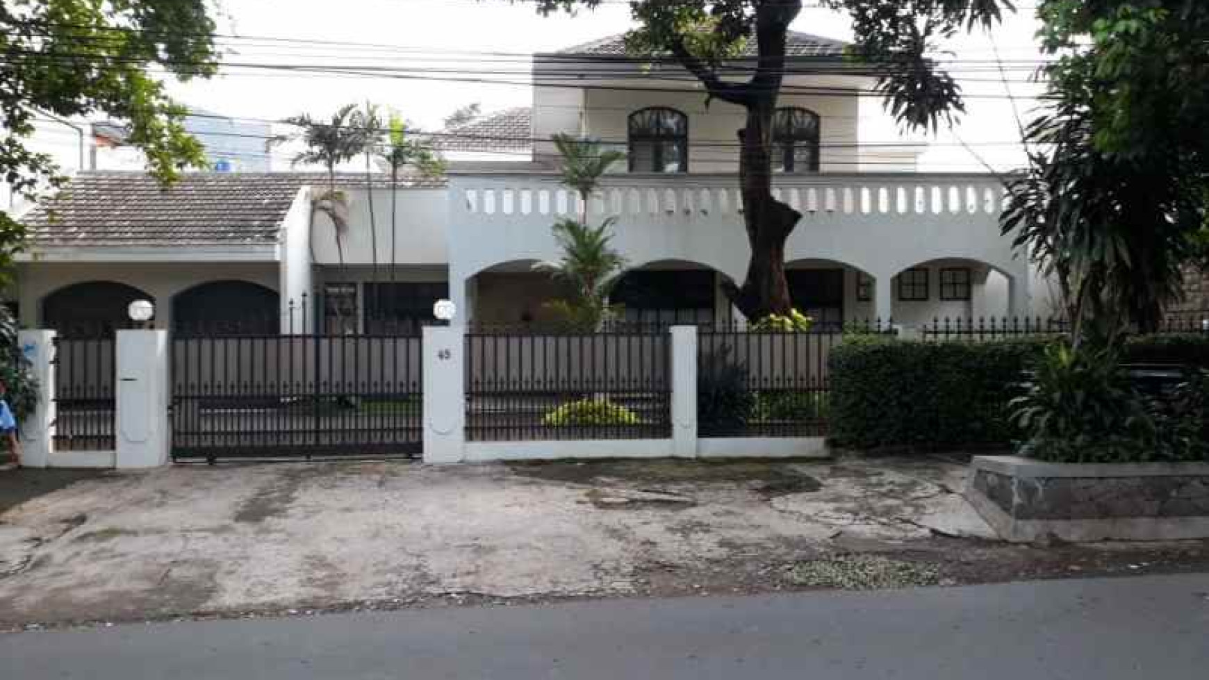 dijual rumah klasik di kemang 