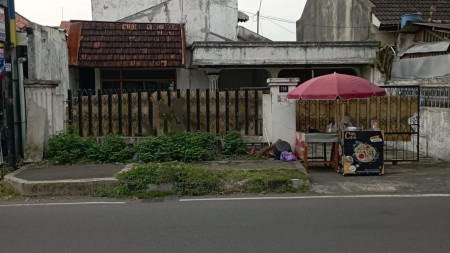 RUMAH DI TENGAH KOTA JOGJA DAERAH UMBULHARJO KODYA