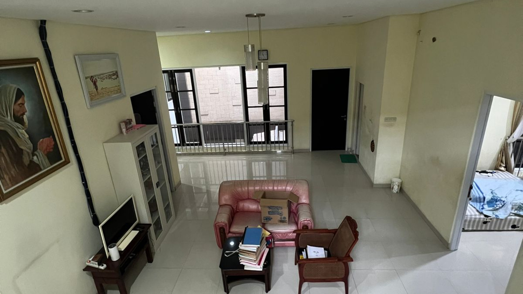 Dijual Rumah Graha Family Bangunan 3 Lantai Famili Kawasan Elite Surabaya Barat