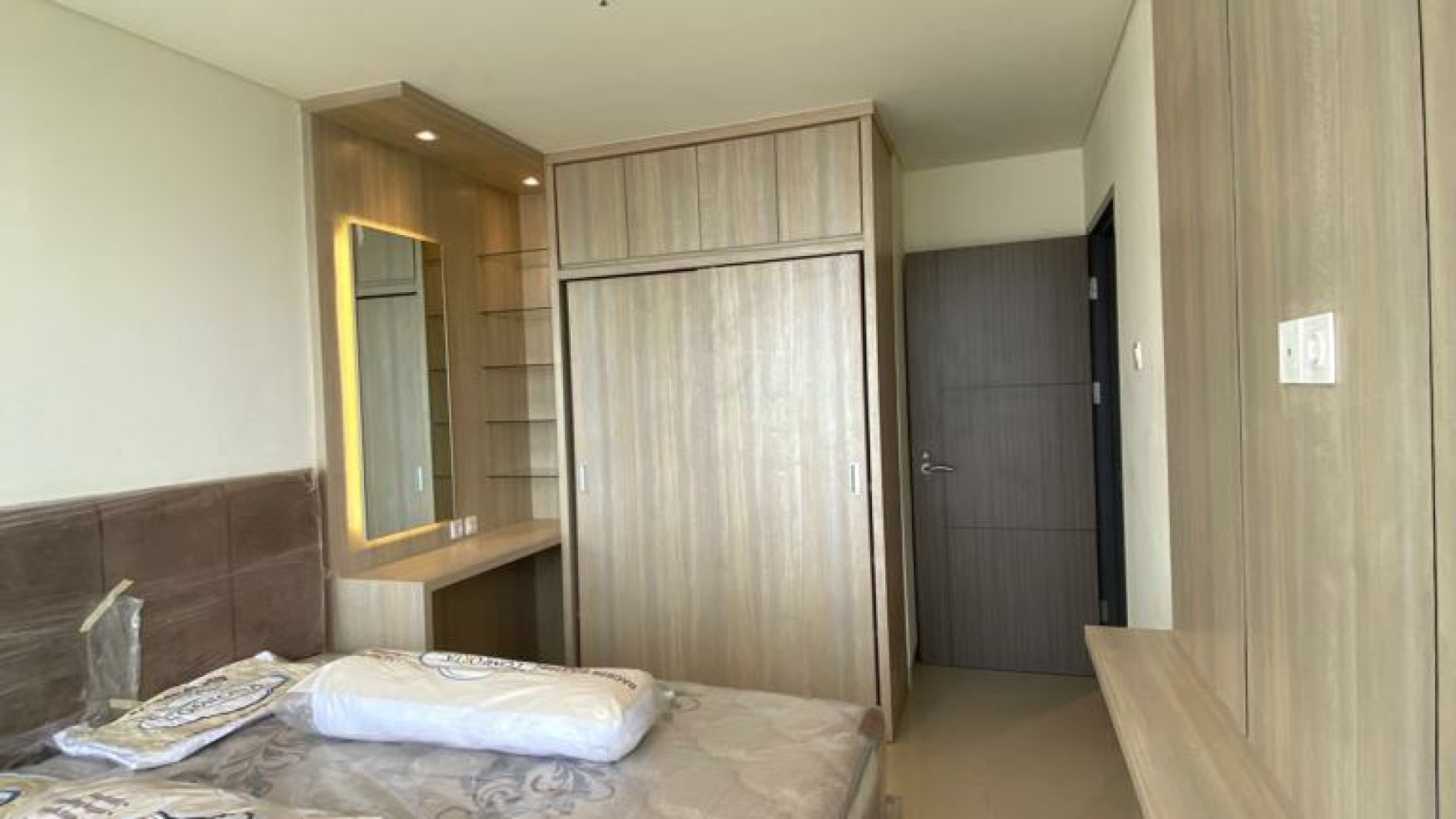 Dijual Apartemen PRAXIS Surabaya Pusat - 1 Bedroom Baru Full Furnished New + Elektronik lengkap Strategis dekat Tunjungan Plaza, Perkantoran Panglima Sudirman