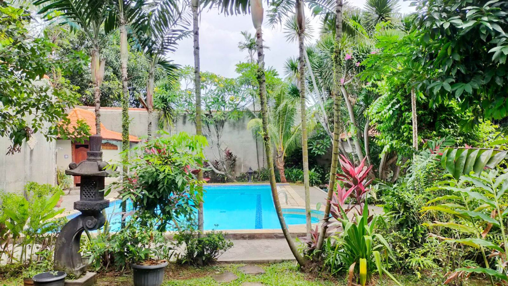 Rumah, Bagus dengan Private Swimming Pool di Rempoa.