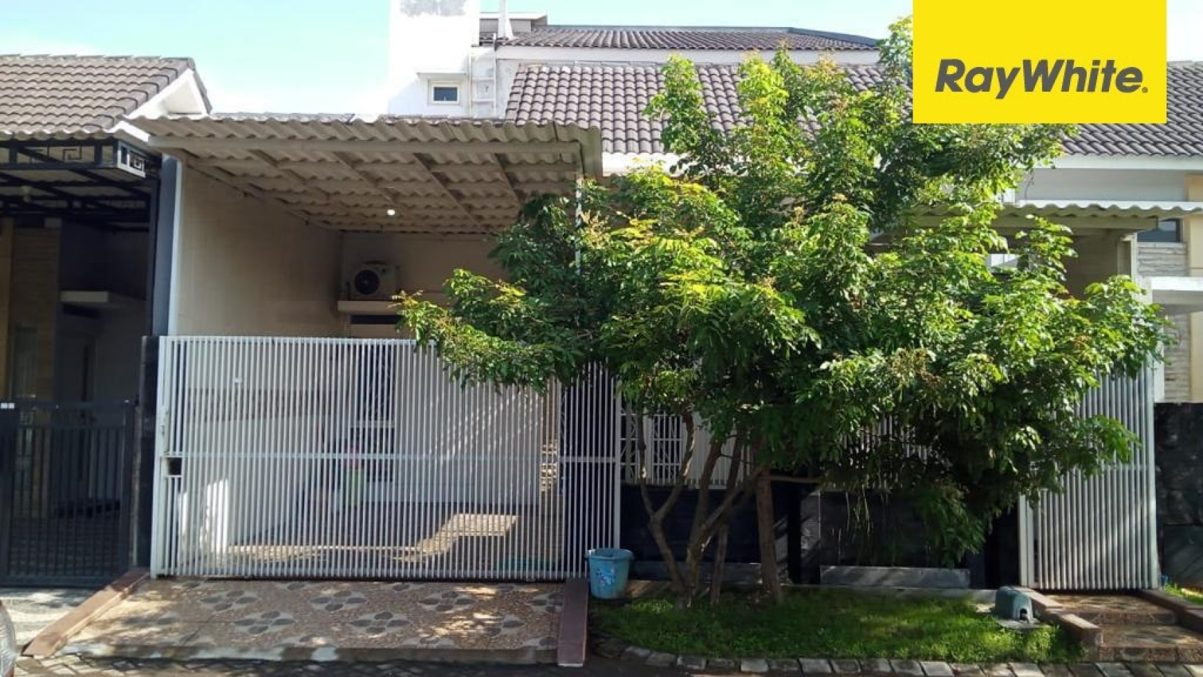 Dijual Rumah 2 lantai di Puri Surya Jaya Valencia Terrace Sidoarjo