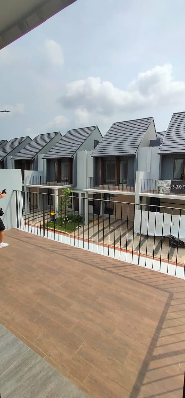 rumah brand new with balcony murah di wisteria cakung