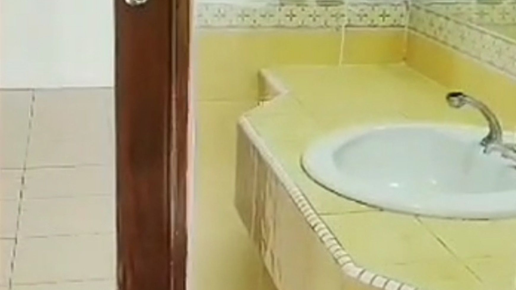 Hot Rent. Rumah Mewah Di Royal Serpong Village, Serpong.