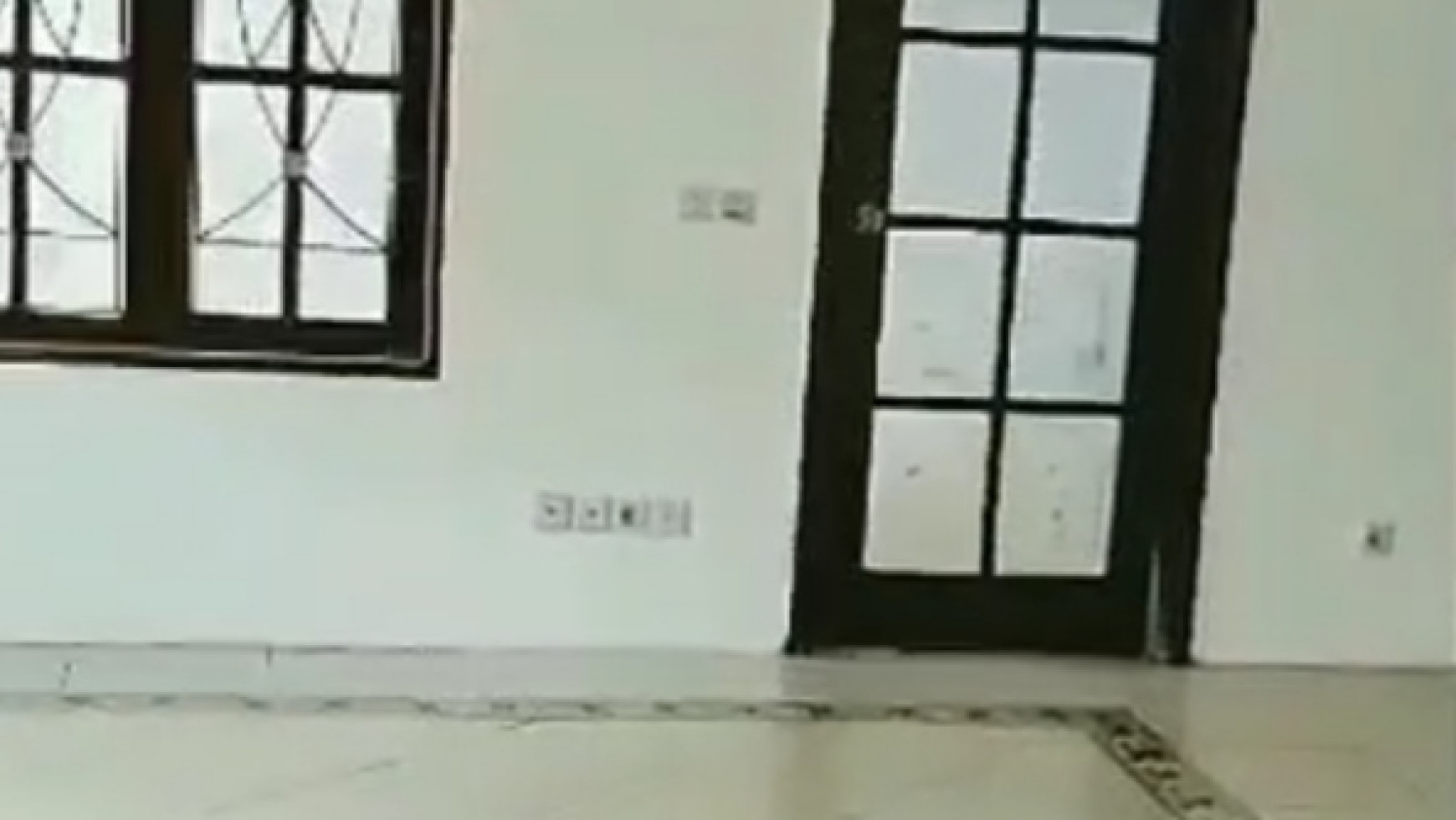 Hot Rent. Rumah Mewah Di Royal Serpong Village, Serpong.