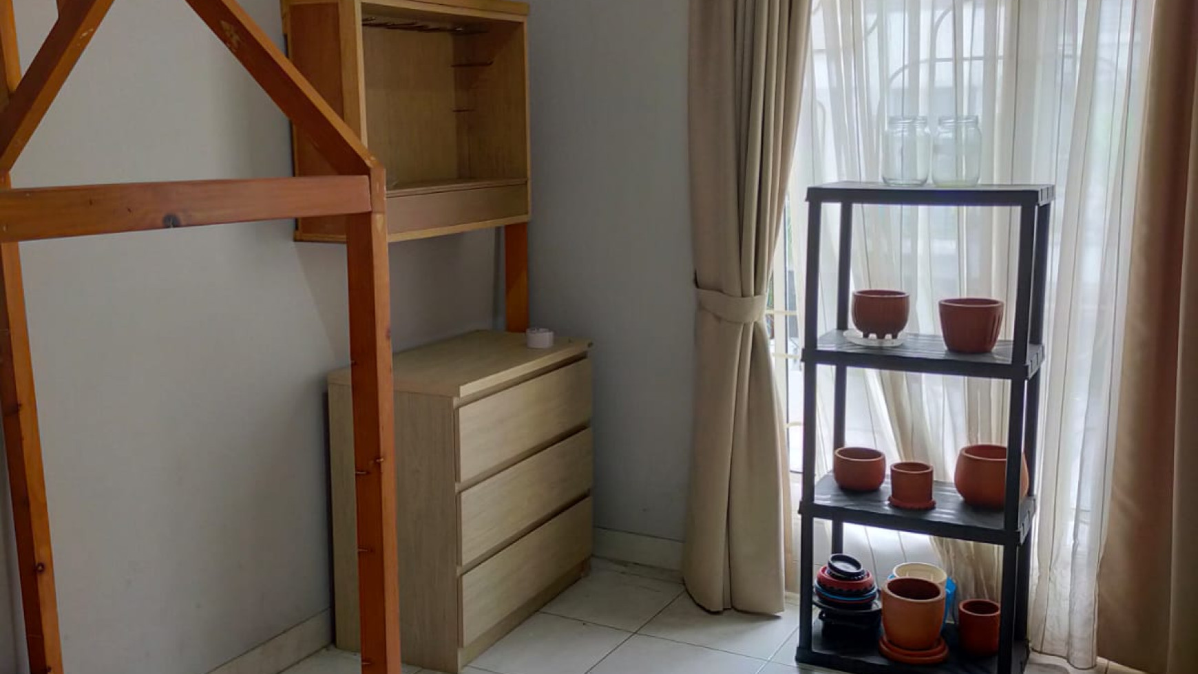 Rumah siap huni Furnished, dalam Cluster Keamanan 24 Jam di Bintaro