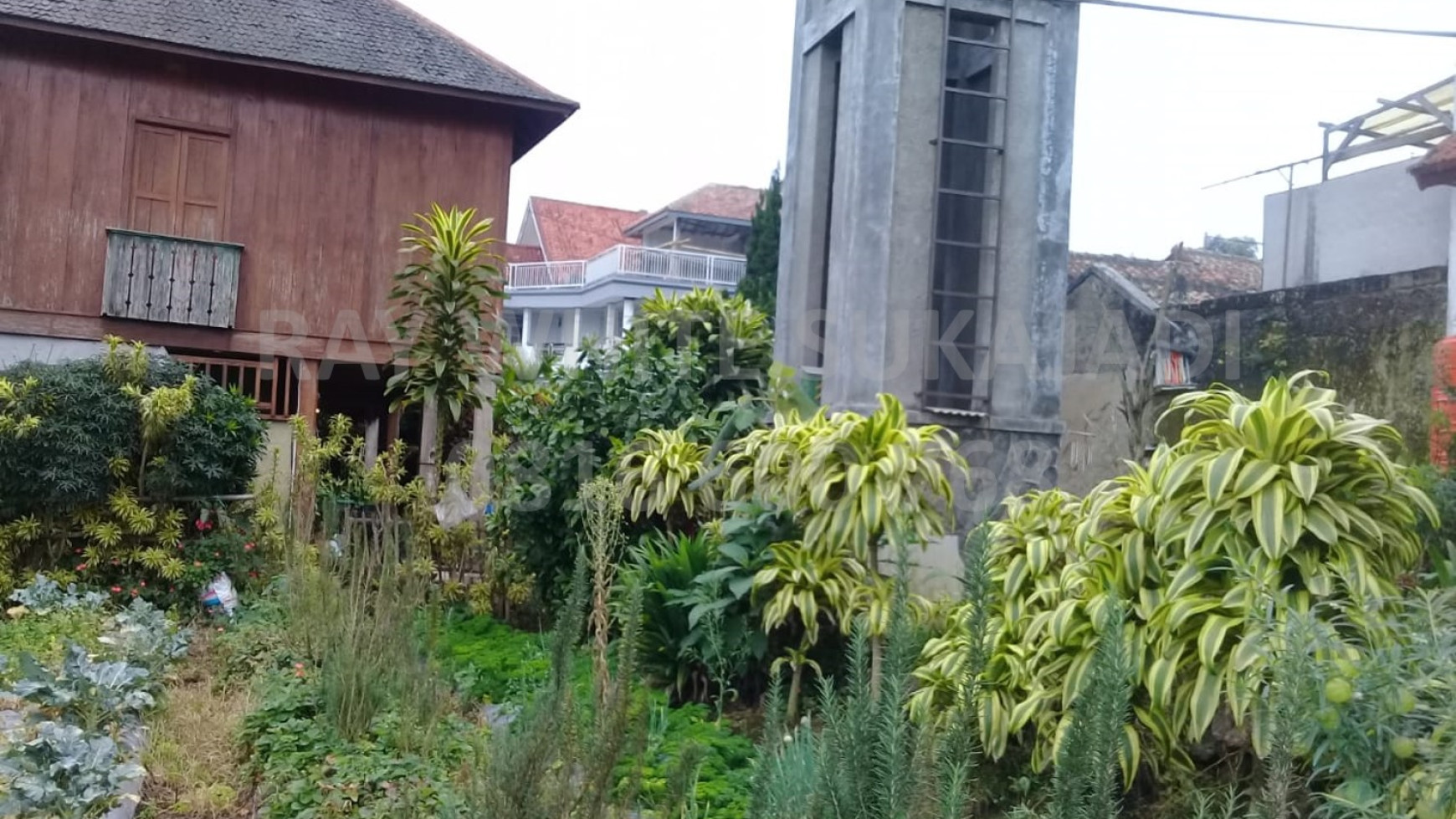 Dijual Rumah Kayu di Lembang