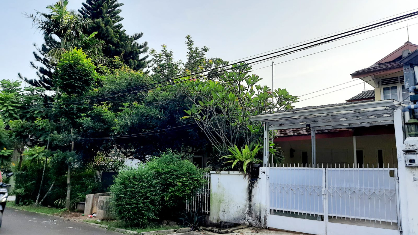 Rumah 2 lantai bagus, rapih bebas banjir di Pondok Ranji