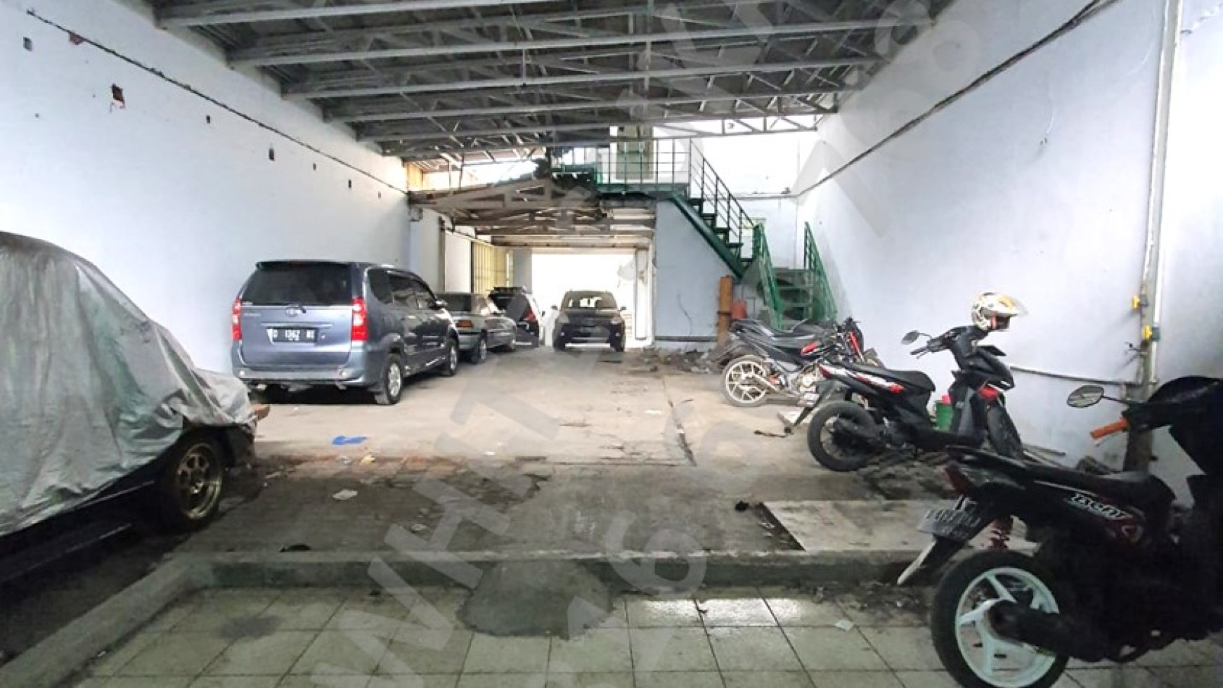 Disewakan Gudang atau tempat usaha di Komp. Lugina Sudirman.