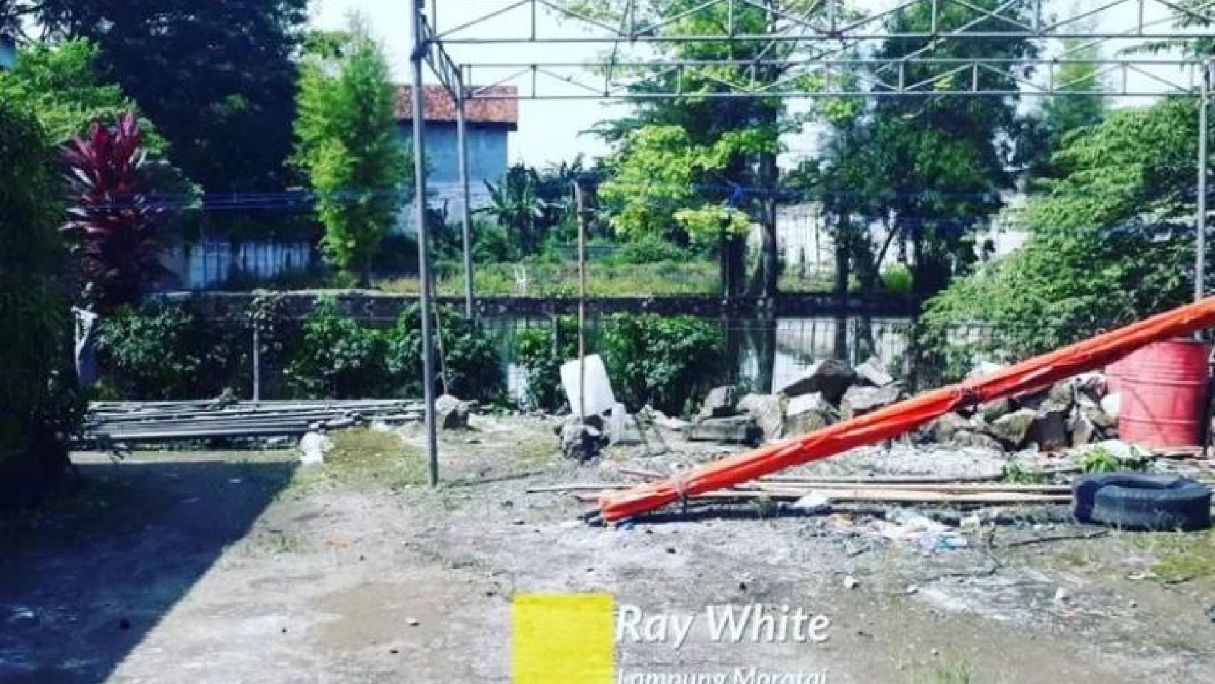 Ruko 3 lantai dengan tanah luas 2.677 meter di Urip Sumoharjo Wayhalim