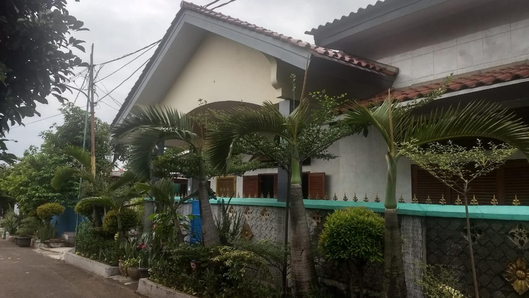 Dijual rumah di kavling Pemda 4 Karawaci Tangerang